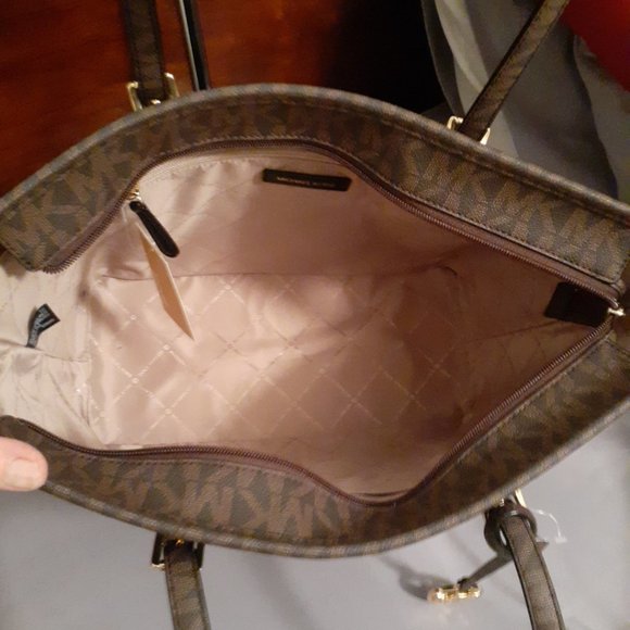 MICHAEL KORS embossed leather EW tote. Black - Picture 4 of 9